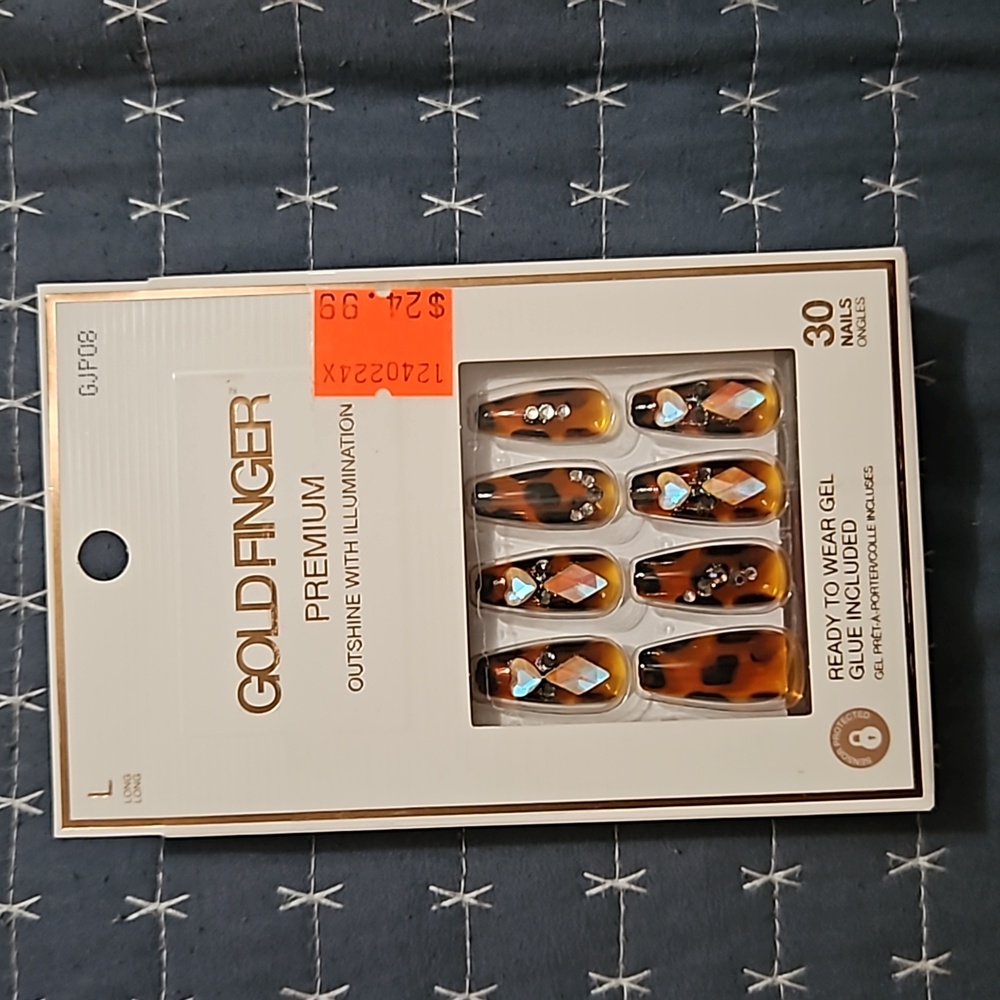 Gold Finger Nails